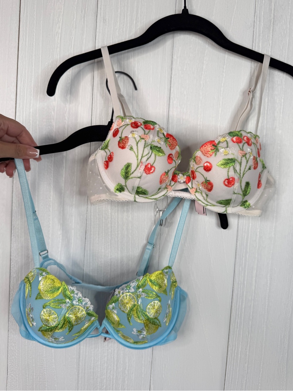 Victoria's Secret Dream Angels Embroidered Lightly Lined Demi Bras 34B Lot of 2